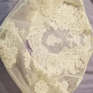 Bolero jacket of lace